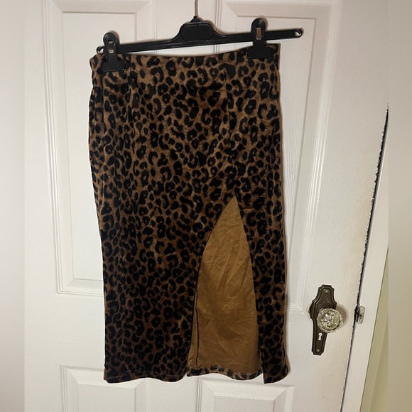 Dresses & Skirts - Velvet Leopard Print Skirt